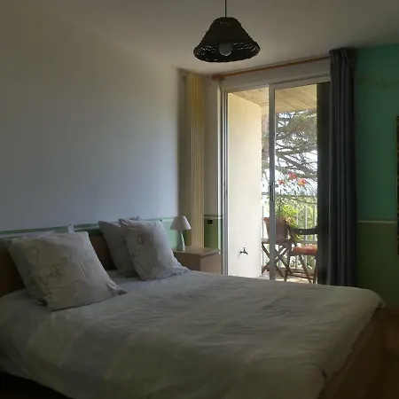 Les 3 Saisons Couette-café Cucuron